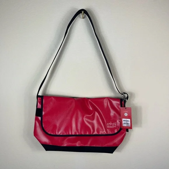 FP Movement x Manhattan Portage Vinyl Vintage Messenger Bag Red NWT - Picture 2 of 10
